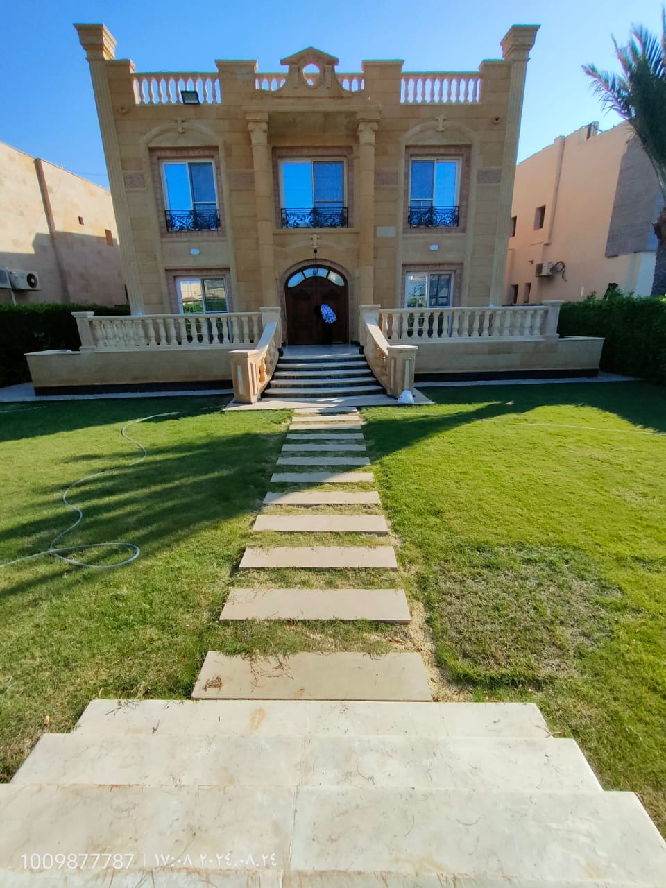 فيلا فاخره للبيع بقرية مارينا خمسه